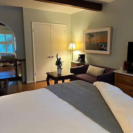 Carmel Garden Inn Екстериор снимка