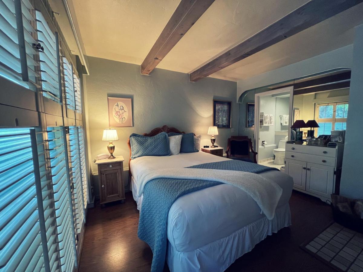 Carmel Garden Inn Екстериор снимка