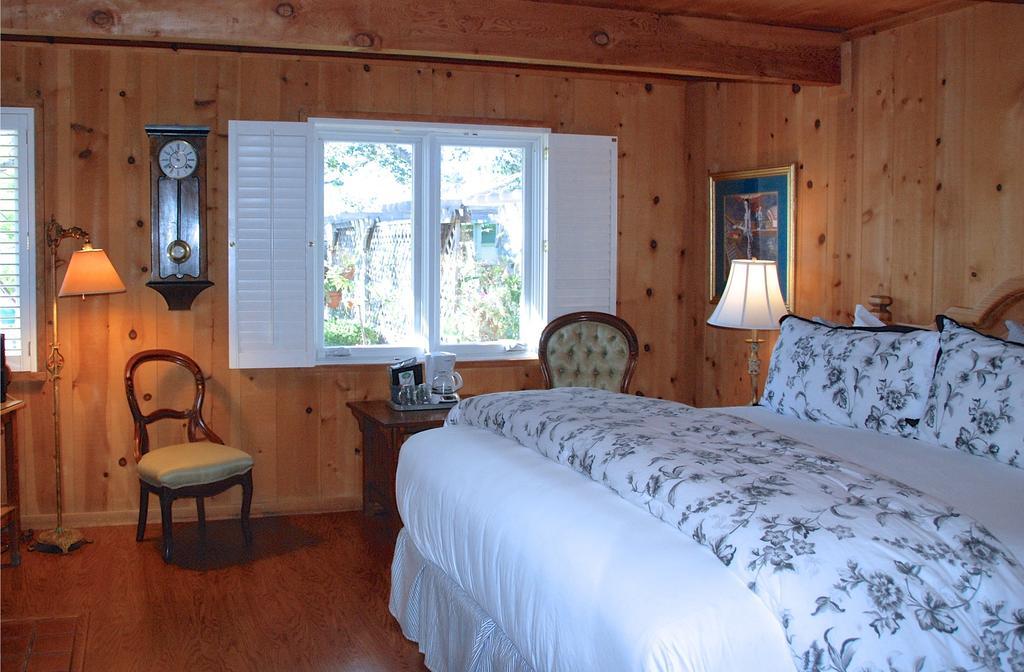 Carmel Garden Inn Стая снимка