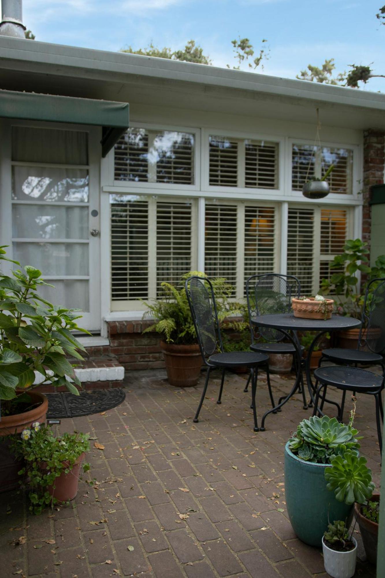 Carmel Garden Inn Екстериор снимка