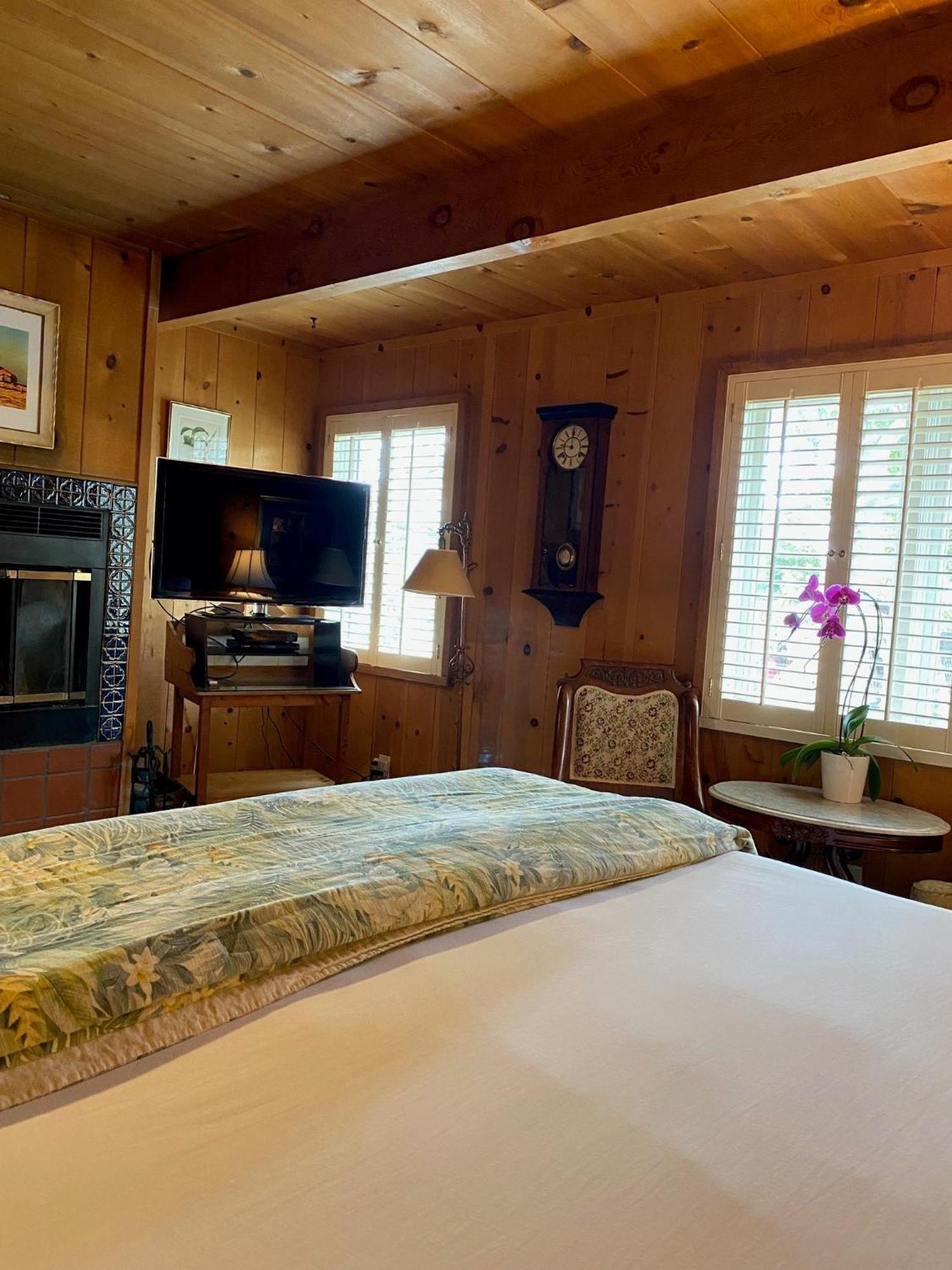 Carmel Garden Inn Екстериор снимка