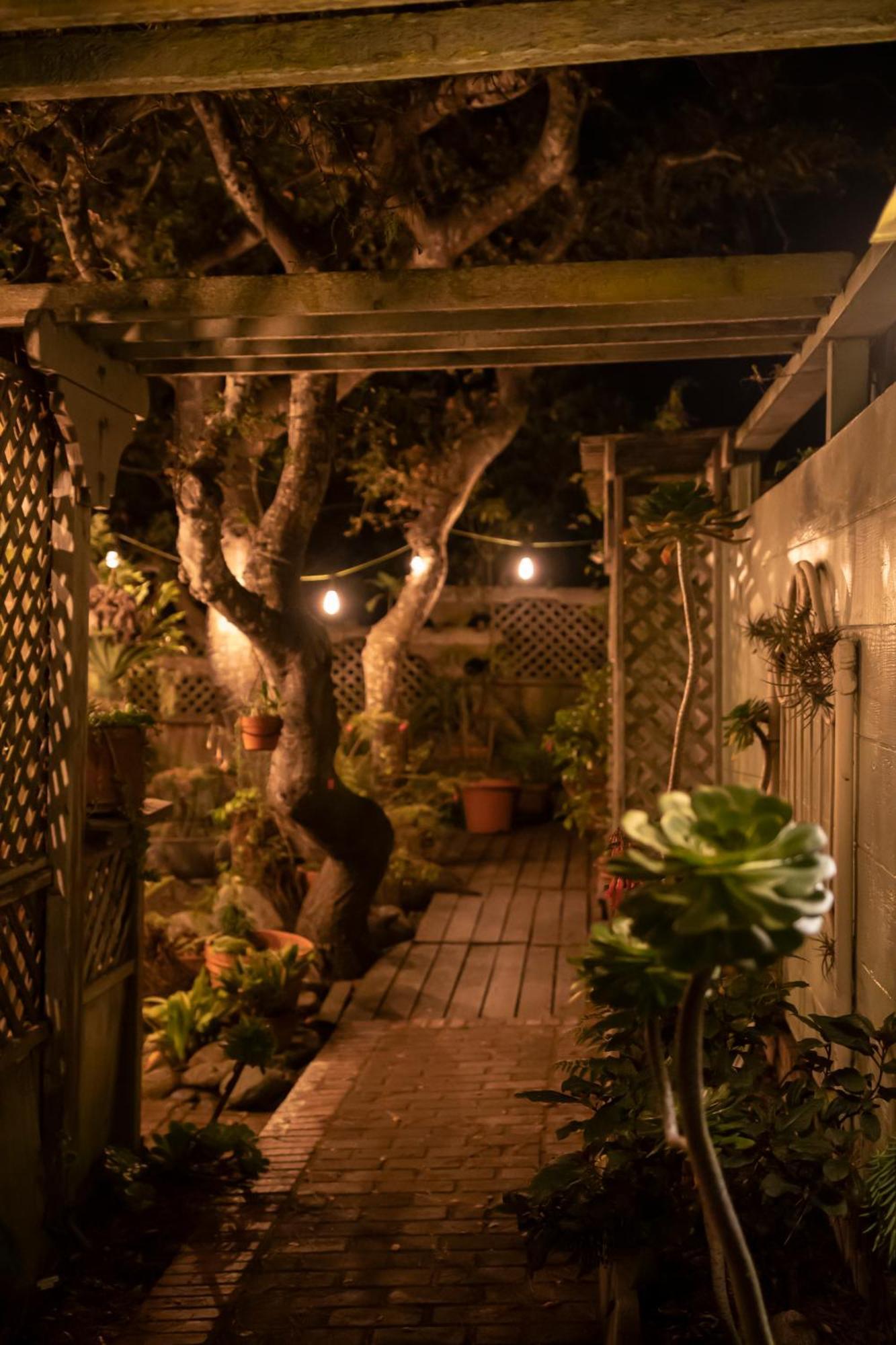 Carmel Garden Inn Екстериор снимка