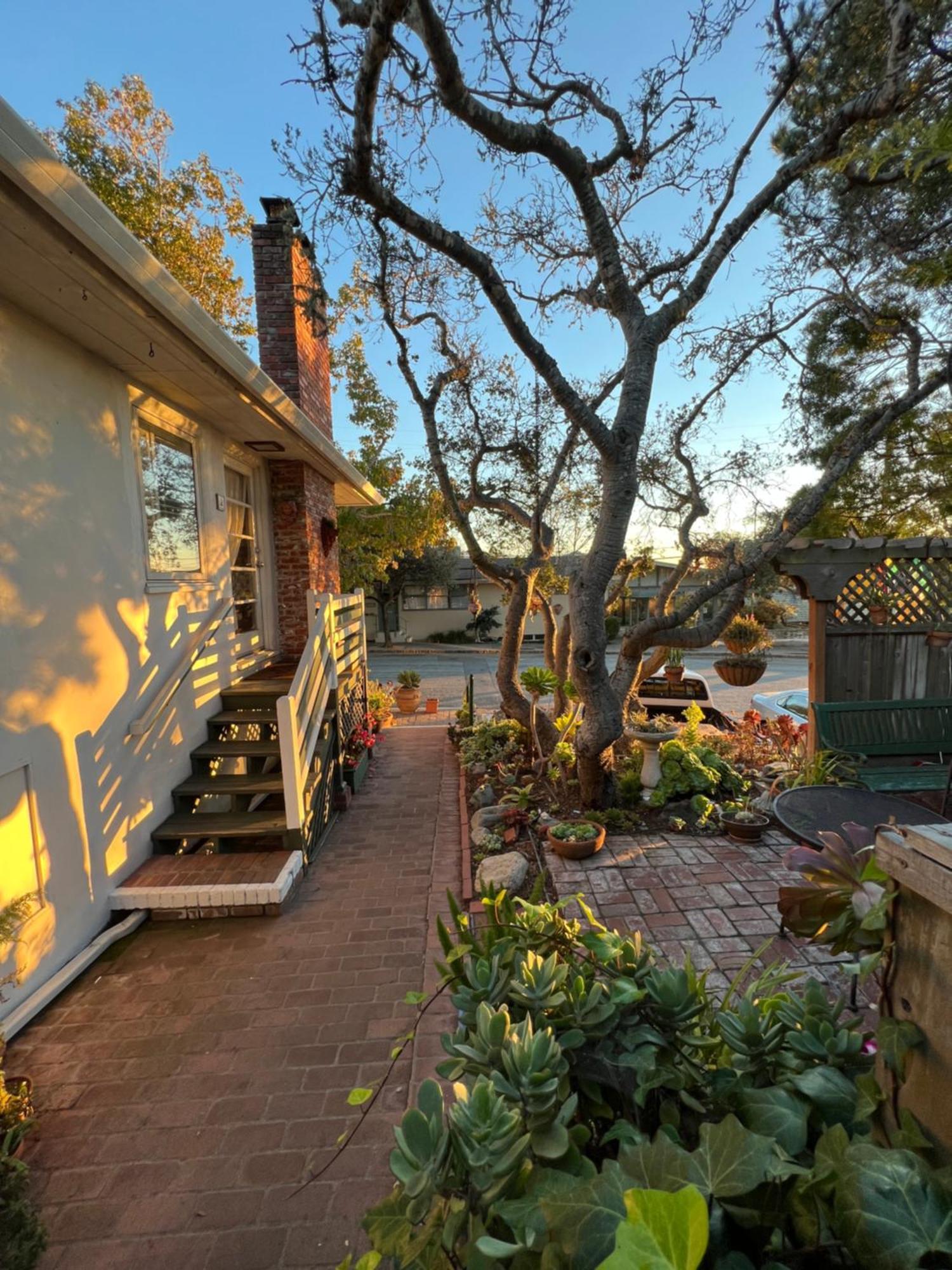Carmel Garden Inn Екстериор снимка