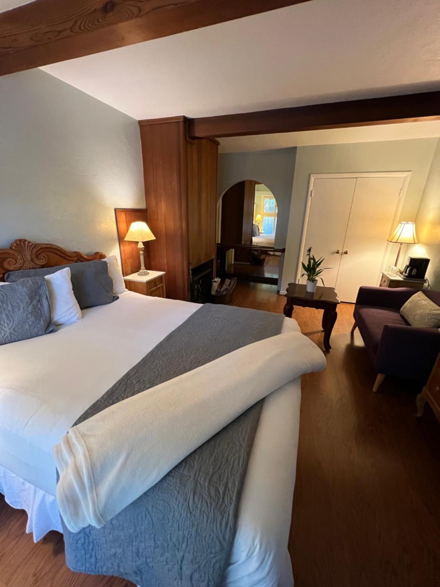 Carmel Garden Inn Екстериор снимка
