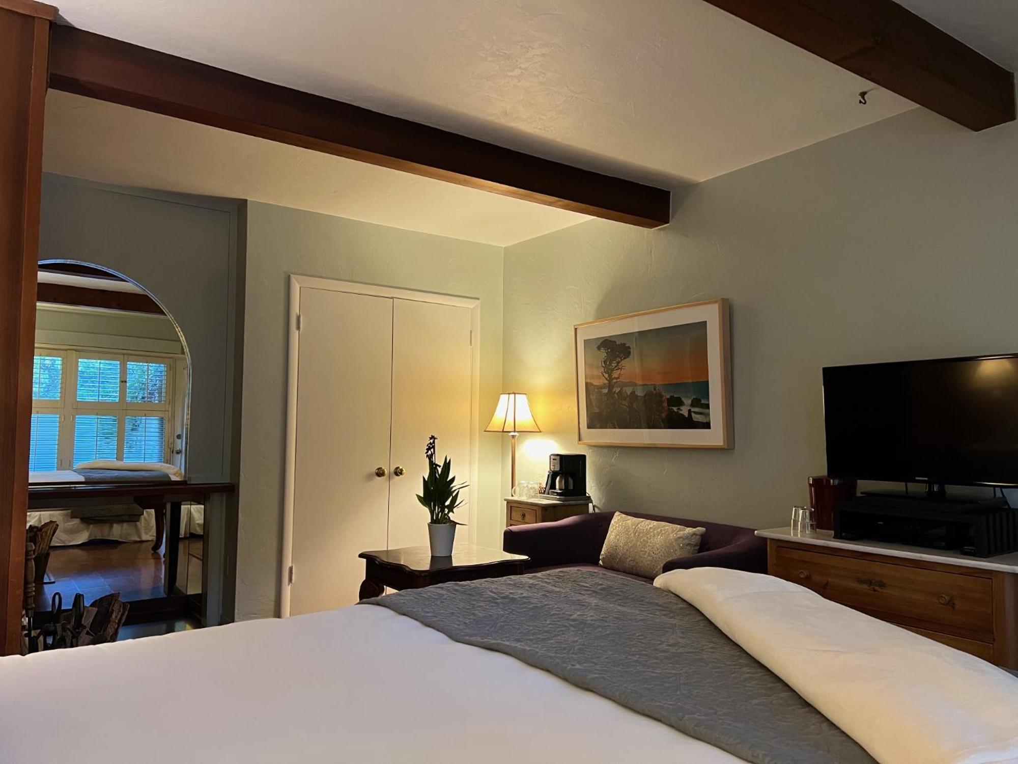 Carmel Garden Inn Екстериор снимка
