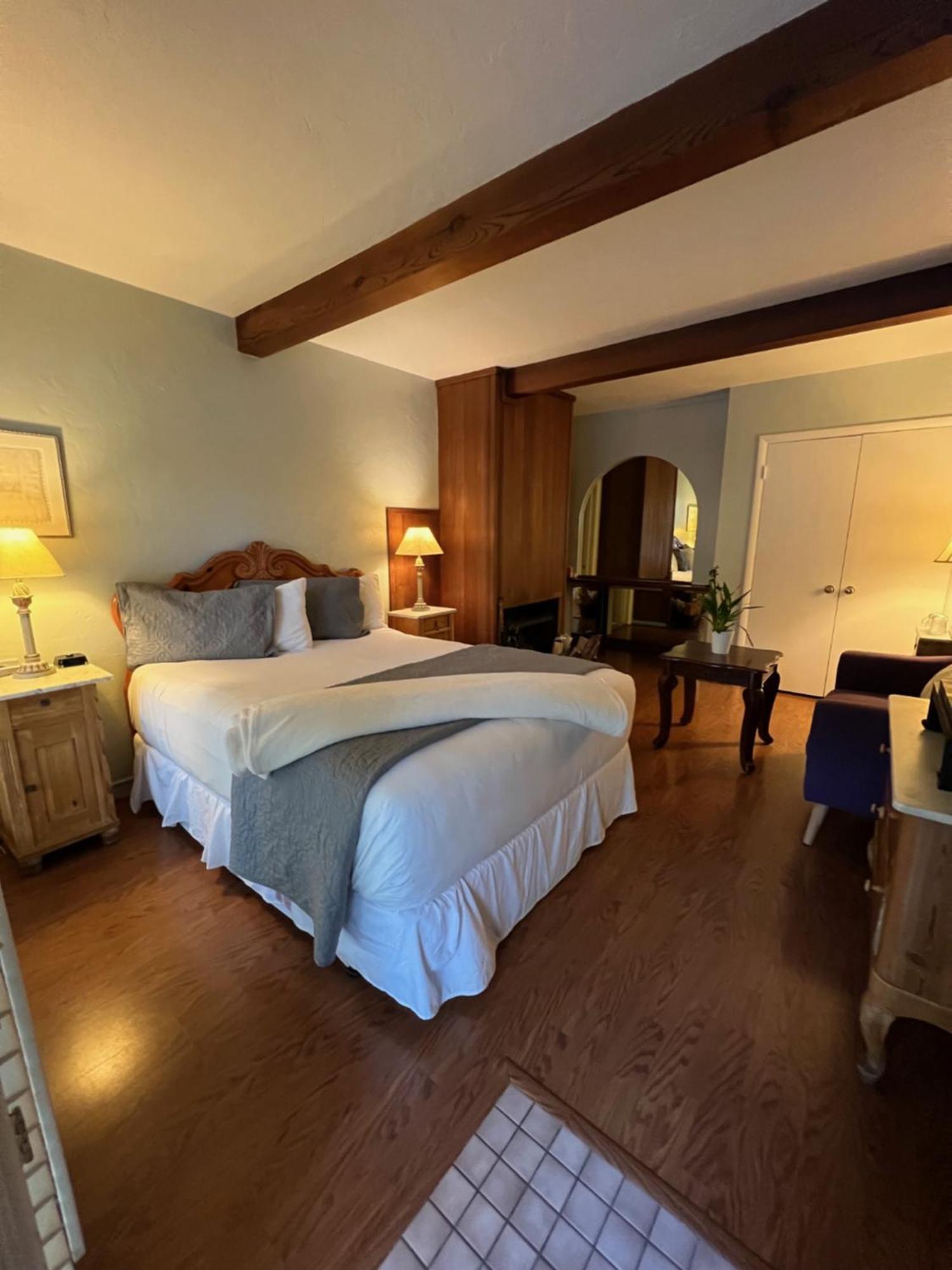 Carmel Garden Inn Екстериор снимка