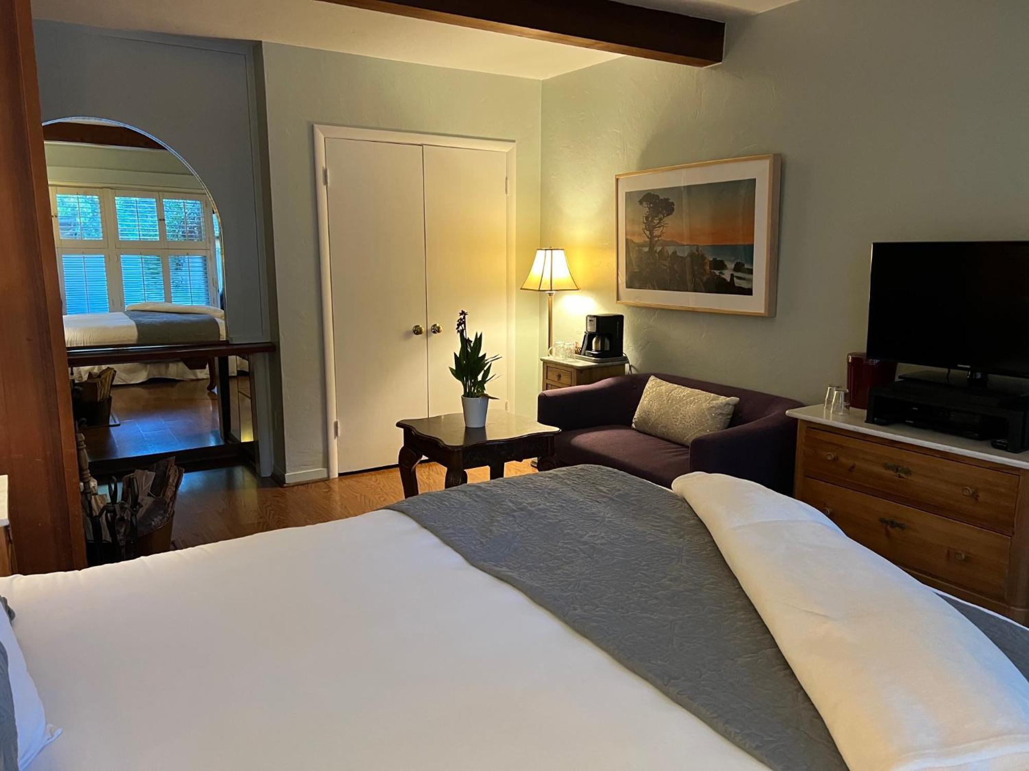 Carmel Garden Inn Екстериор снимка