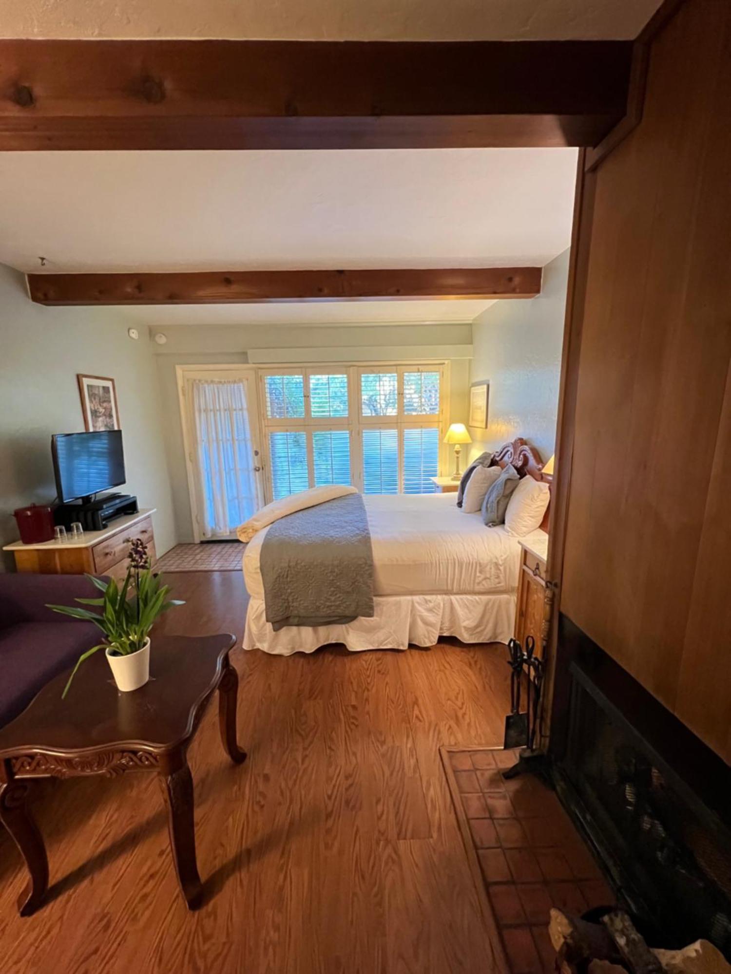 Carmel Garden Inn Екстериор снимка