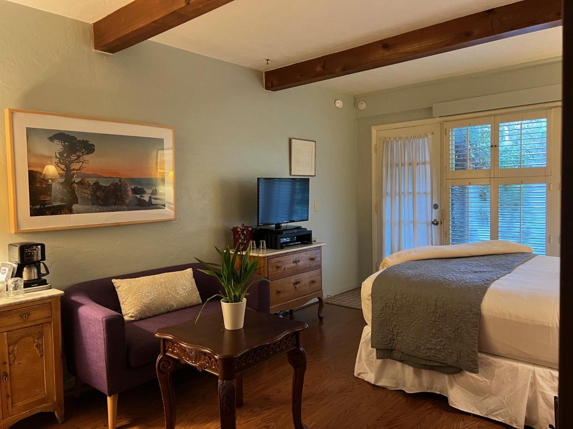 Carmel Garden Inn Екстериор снимка