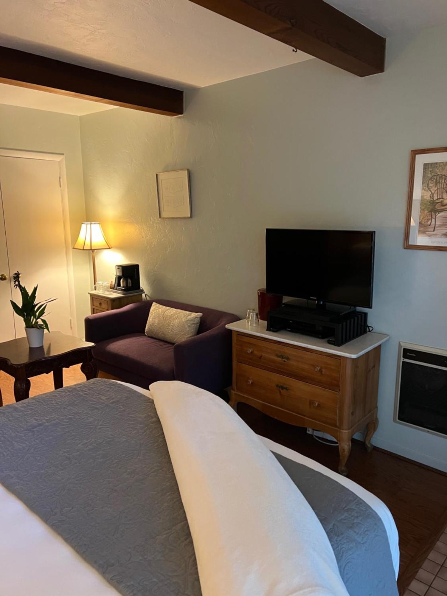 Carmel Garden Inn Екстериор снимка
