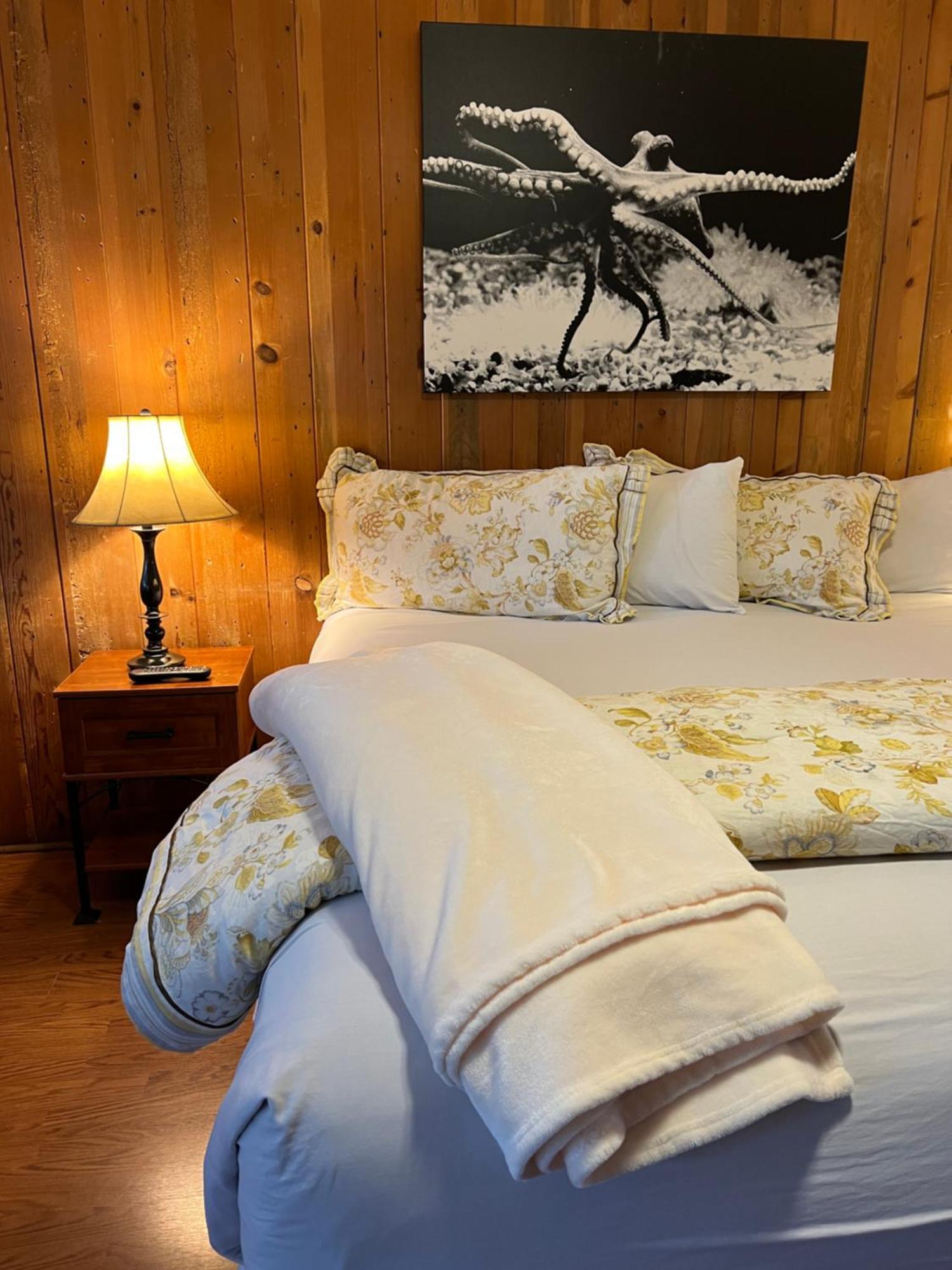 Carmel Garden Inn Екстериор снимка
