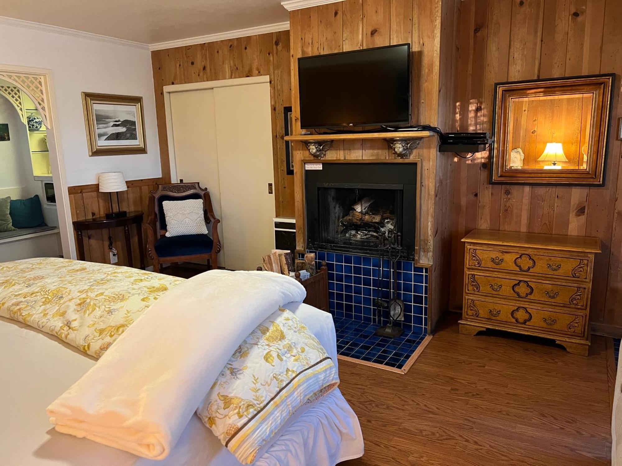 Carmel Garden Inn Екстериор снимка