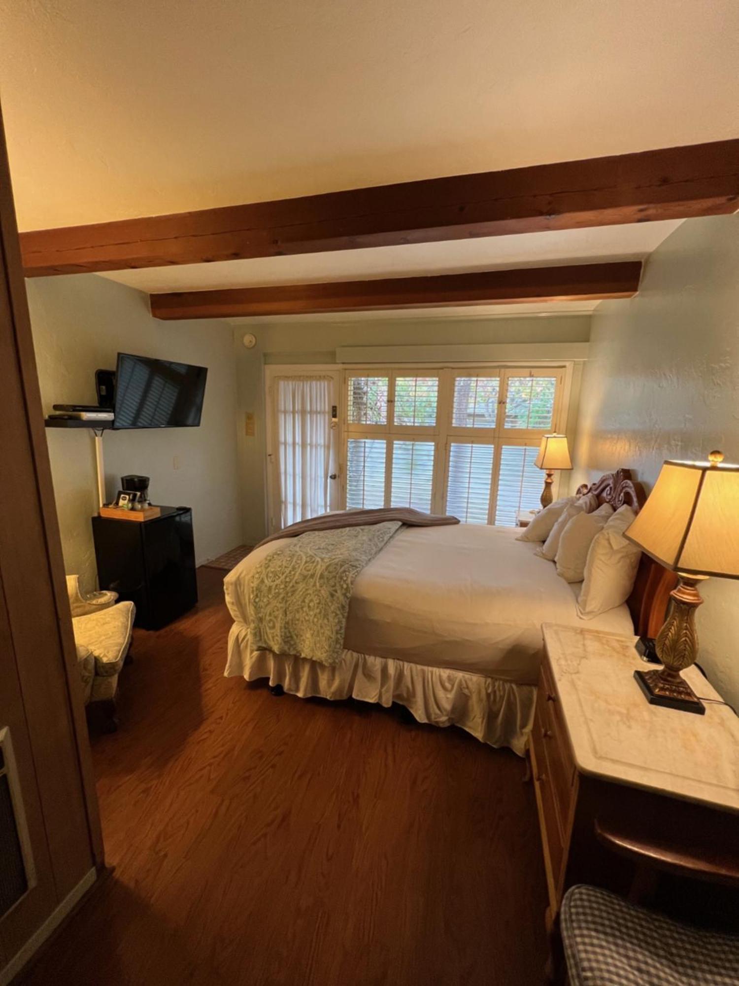 Carmel Garden Inn Екстериор снимка