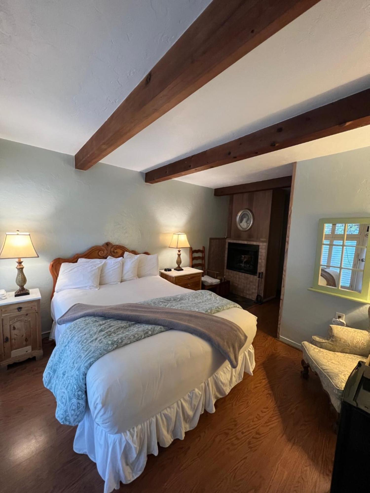 Carmel Garden Inn Екстериор снимка