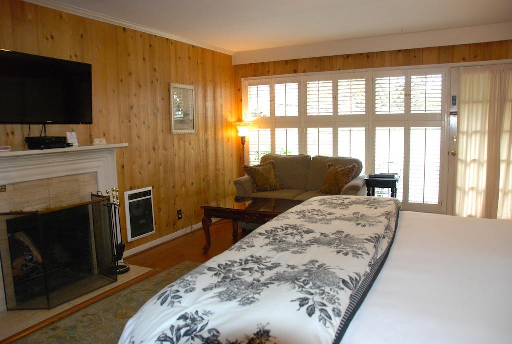 Carmel Garden Inn Екстериор снимка