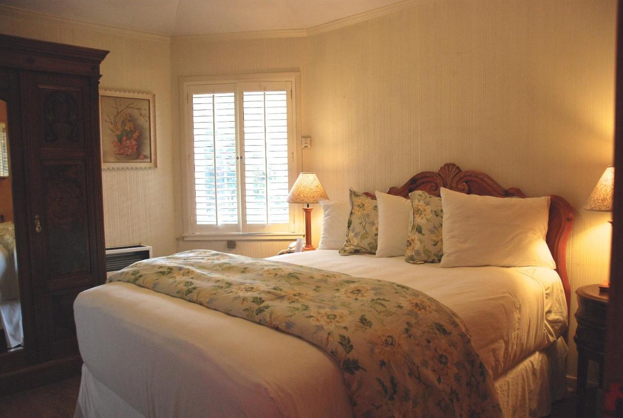 Carmel Garden Inn Стая снимка